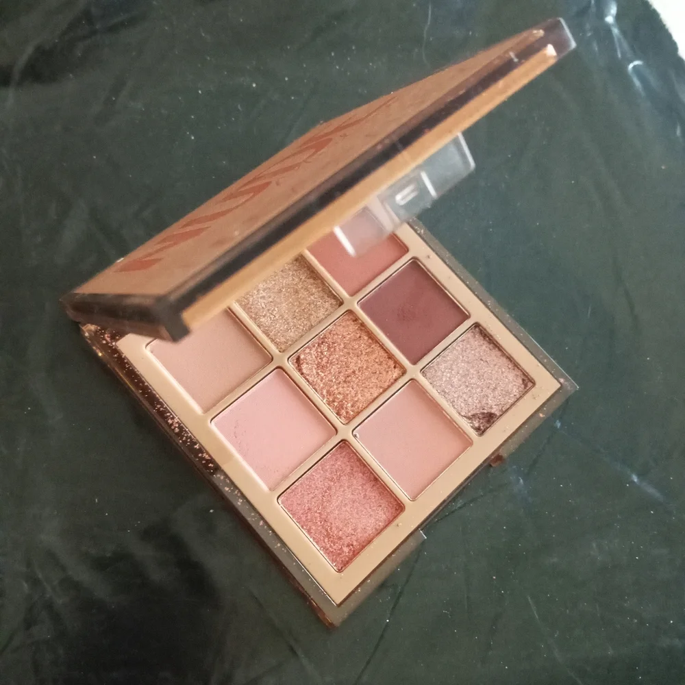 HUDA BEAUTY yellow rose